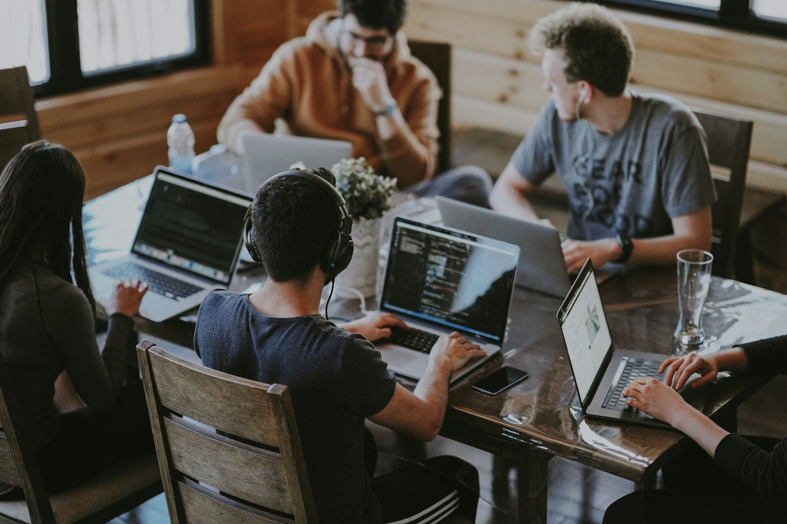 Équipe RecrutConnect en session de travail